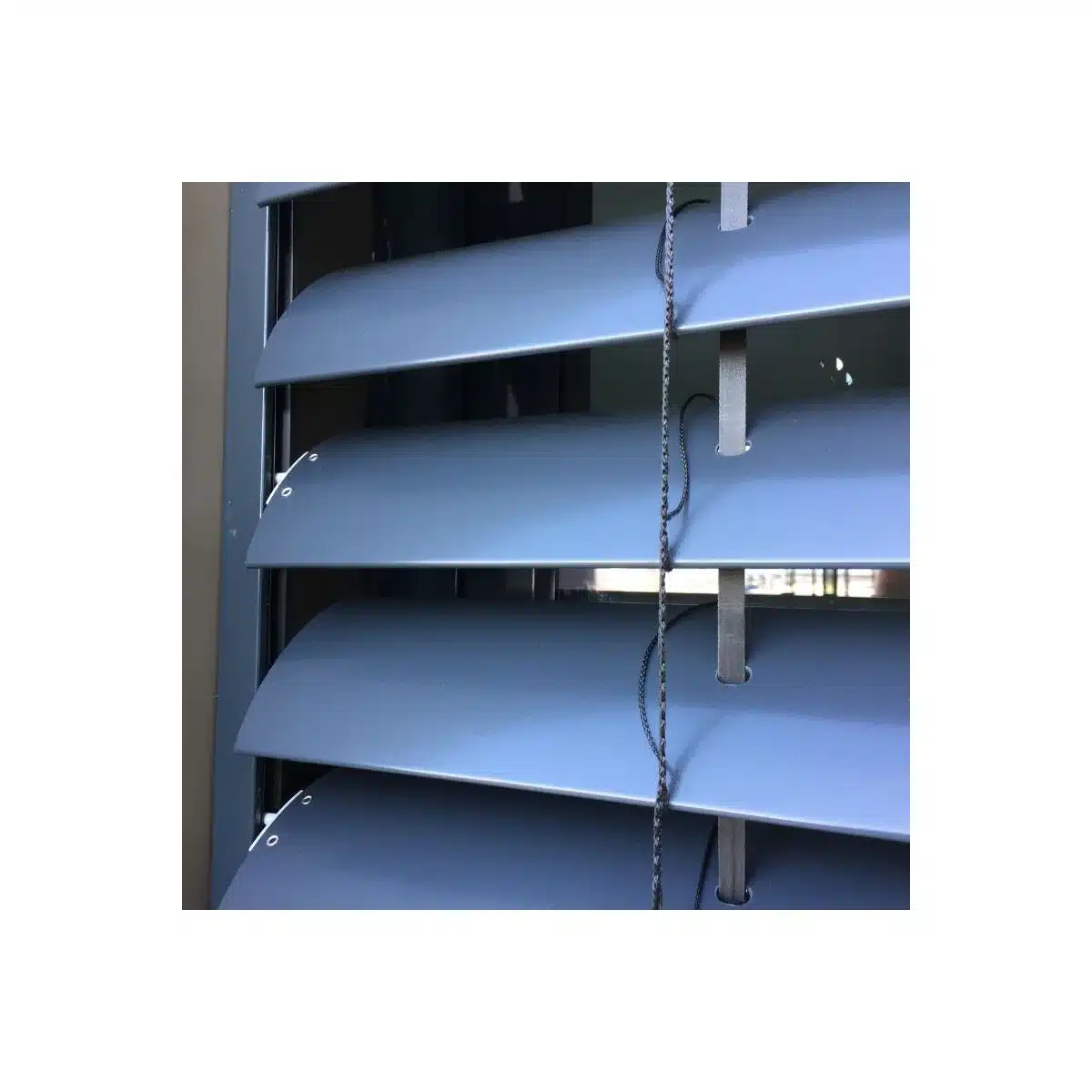 brise-soleil-orientable-c80-exterieur-sur-mesure-2 Brise Soleil Orientable C80 - Moteur Somfy iO - Lames alu en C – Image 1